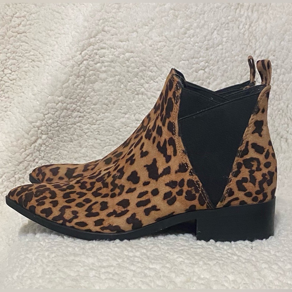 Leopard pointed toe elastic side ankle boots - Picture 4 of 11